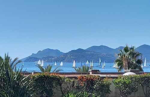 Le Suquet Apartment | Cannes near the old port, quiet studio with terrace and sea view