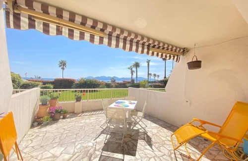 Le Suquet Apartment | Cannes near the old port, quiet studio with terrace and sea view