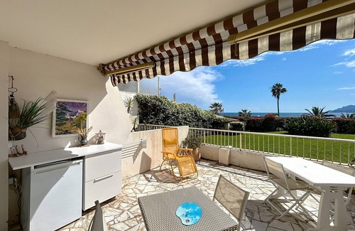 Le Suquet Apartment | Cannes near the old port, quiet studio with terrace and sea view