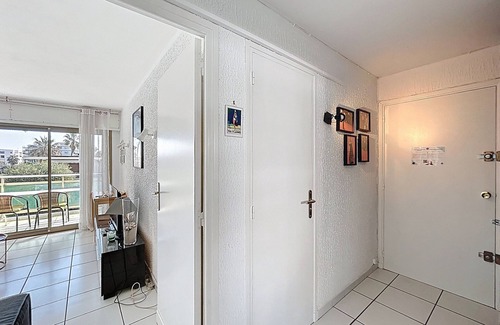 Pointe Croisette Apartment | Cannes: Palm Beach, quiet apartment, terrace, secure residence