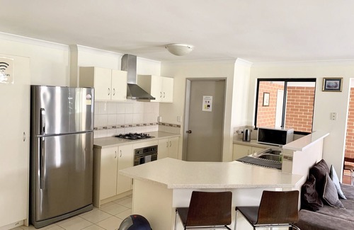 Cannington House | Cannington Home Accommodation House 2 (4 bedrooms & 2 bathrooms)