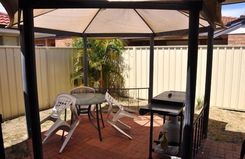 Cannington House | Cannington Home Accommodation House 2 (4 bedrooms & 2 bathrooms)