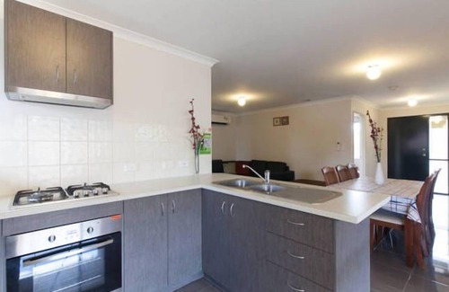 Cannington House | Cannington Home Accommodation House 5 (4 bedrooms and 2 bathrooms).