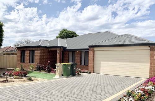 Cannington House | Cannington Home Accommodation House 5 (4 bedrooms and 2 bathrooms).