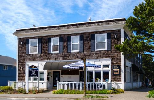 Downtown Cannon Beach Hotel | Cannon Beach Hotel Collection