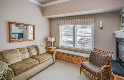 Downtown Cannon Beach Hotel | Cannon Beach Hotel - Exclusive Suite Room at Cannon Beach Hotel Collection!