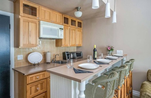 Downtown Cannon Beach Hotel | Cannon Beach Hotel - Exclusive Suite Room at Cannon Beach Hotel Collection!