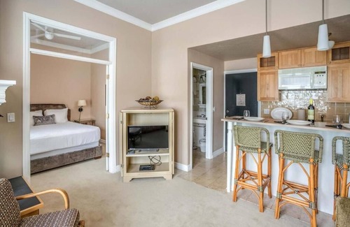 Downtown Cannon Beach Hotel | Cannon Beach Hotel - Exclusive Suite Room at Cannon Beach Hotel Collection!