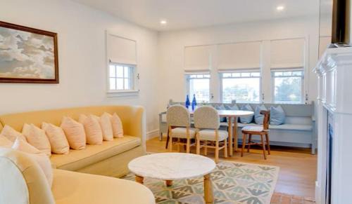 Hampton Bays Hotel | Canoe Place Inn & Cottages