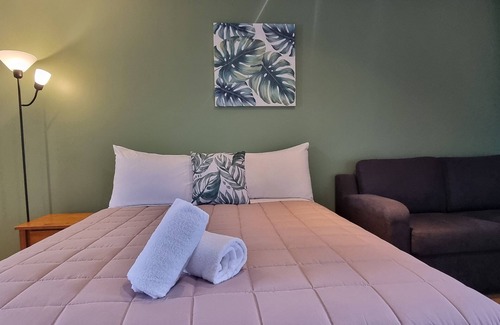 Ohakune Hotel | Canoe Safaris Lodge