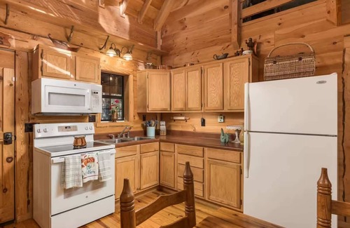 Mentone House | Canopy Woods - 2 beautiful homes with a hot tub