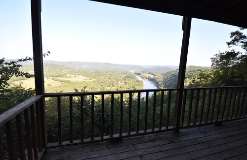 Eureka Springs Cabin | Canucanoe Riverview 3 Bedroom Riverview Family Cabins