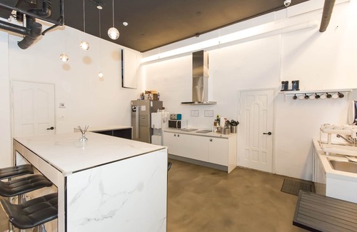 Haeundae House | Canvas Hostel - Black