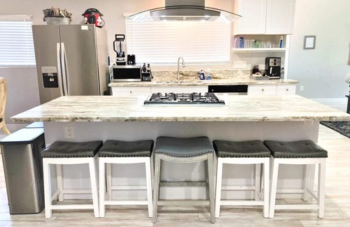 Clairemont House | Canyon Castle View House