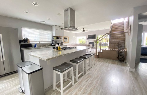 Clairemont House | Canyon Castle View House