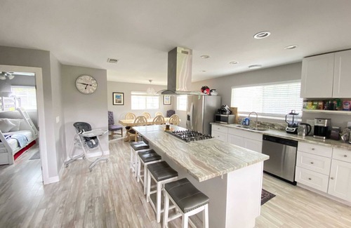 Clairemont House | Canyon Castle View House