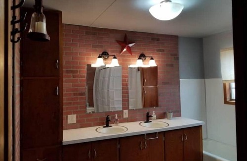 Canyon House | Canyon Country Guest Home, Large Home W/Game Room!