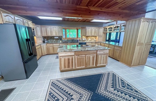 Ten Sleep House | Canyon Hideout - Secluded Retreat Near Ten Sleep! Surrounded by canyon walls!