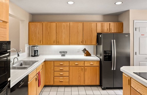 Oak Creek House | Canyon Mesa County Club Townhome with Panoramic Red Rock Views! - Running