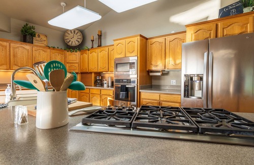 Twin Falls House | Canyon Rim Home - Heated Pool, Hot Tub, Game Room