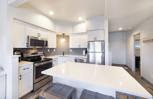 Redmond Hotel | Canyon Rim Luxury Resort Getaway | 3 Units | Near Eagle Crest Resort