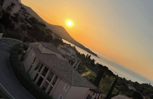 Le Dramont Apartment | CAP Esterel : Magnifique VUE MER 2 PCS Rénové ET Climatisé/5 Pers