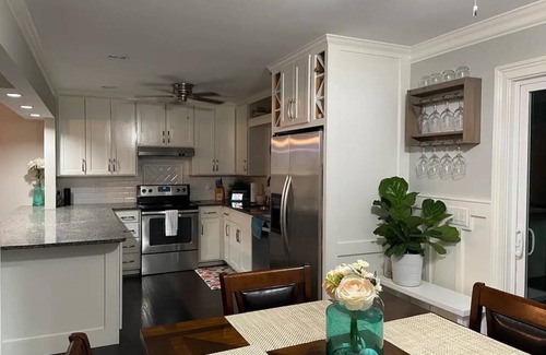 Kings Grant House | Cape Cod-style Family Home - pet friendly!