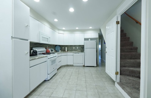 Revere Apartment | Cape Cod style Oceanside cottage, near Boston, train, Airport