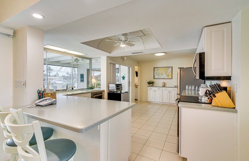 Pelican House | Cape Coral Gem: Patio, Pool & Boat Slip