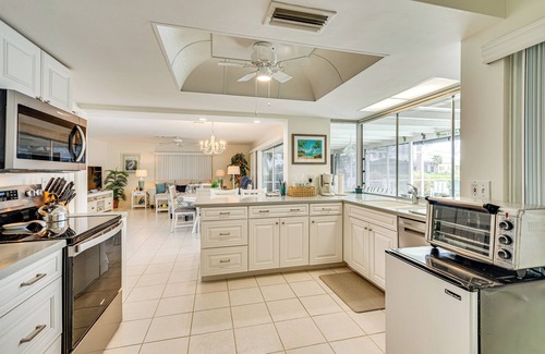 Pelican House | Cape Coral Gem: Patio, Pool & Boat Slip