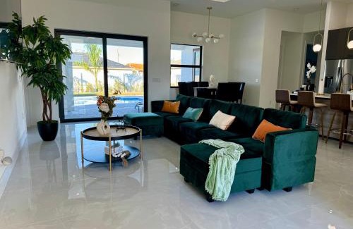Diplomat House | Cape Coral home with pool and game room