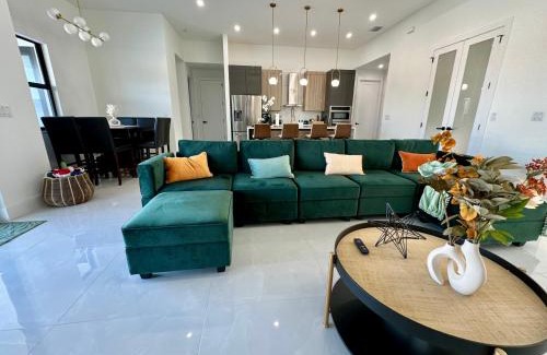 Diplomat House | Cape Coral home with pool and game room