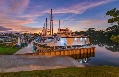 Merritt Island Resort | Cape Crossing Resort & Marina