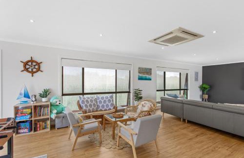 Cape Woolamai House | Cape Days - Seaside Family Retreat in Town