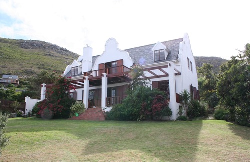 Scarborough House | CAPE DUTCH VILLA IN 1/2 ACRE PROPERTY, <3 MINUTES WALK FROM THE BEACH.