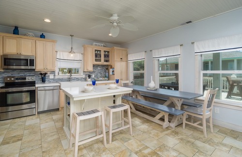 Port Bolivar House | Cape Escape - Taste of Martha's Vineyard on Crystal Beach. Hot Tub w/view!