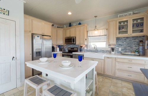 Port Bolivar House | Cape Escape - Taste of Martha's Vineyard on Crystal Beach. Hot Tub w/view!