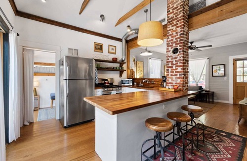 Lighthouse Park House | Cape Keepers Cottage - Lighthouse Park