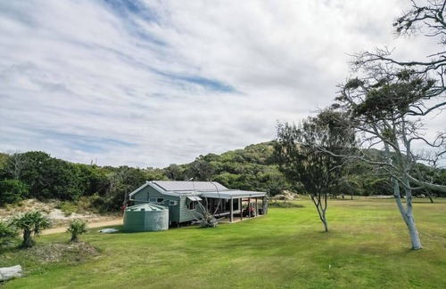 Curtis Island House | Cape Keppel Beach Cottage 4