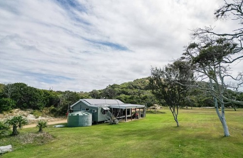 Curtis Island House | Cape Keppel Beach Cottage 1
