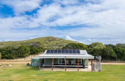 Curtis Island House | Cape Keppel Beach Cottage 1