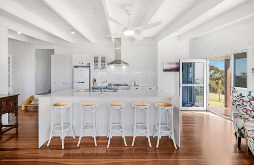 Curtis Island House | Cape Keppel Lodge -Cape Keppel Beach