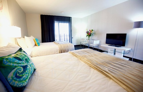 Cape May Hotel | Cape May Hotel room with a Pool view. Rooms have a balcony or a private patio.