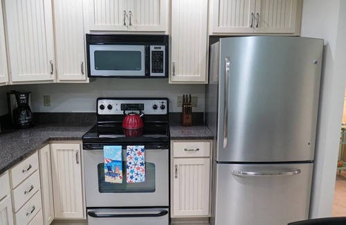Village Green House | Cape May Peaches, Fully renovated Village Green quad that offers a bright beach atmosphere