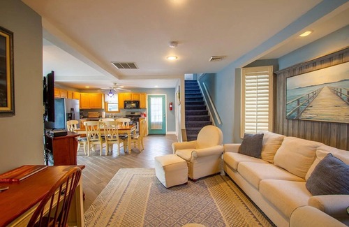 Villas House | Cape May Villas Pet Friendly 3 BR, 2 Bath home w/Hot Tub