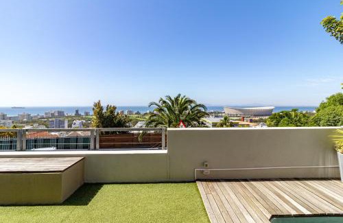 Green Point Apartment | Cape Town Skyroof Apt LoadShedding Proof Ocean Views