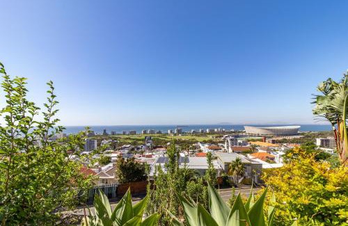 Green Point Apartment | Cape Town Skyroof Apt LoadShedding Proof Ocean Views