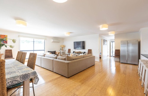 Cape Woolamai House | Cape Woolamai Family Beach House (Sleeps 16)