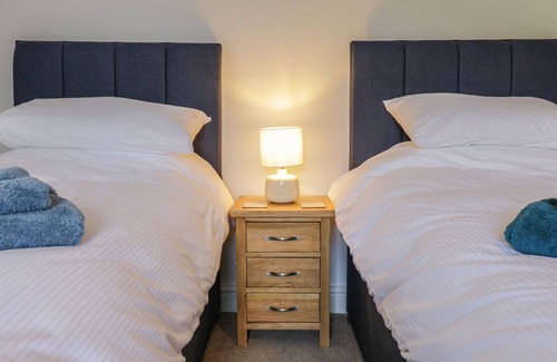 Penmaenpool Cottage | CAPEL SOAR, character holiday cottage, with open fire in Dolgellau