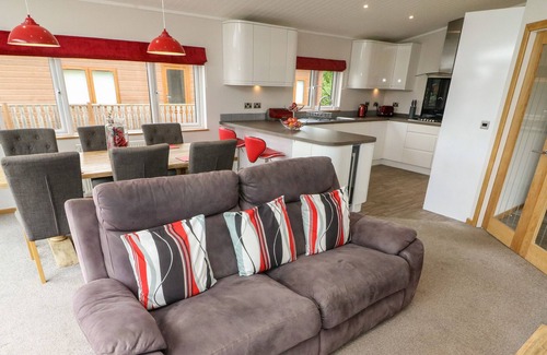 South Lakeland Leisure Village Cabin | CAPENWRAY 15, family friendly, luxury holiday cottage in Carnforth
